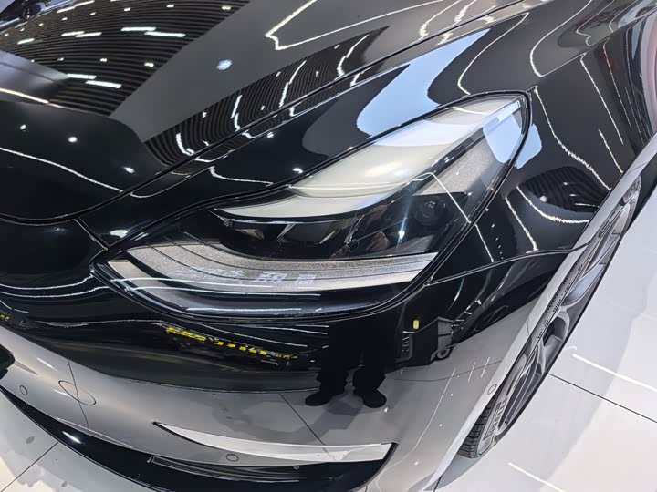 Фото 4 - Tesla Model 3