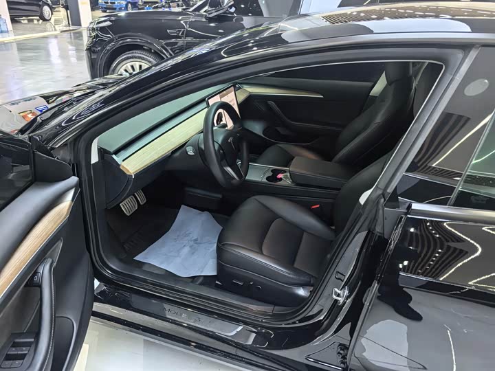 Фото 6 - Tesla Model 3