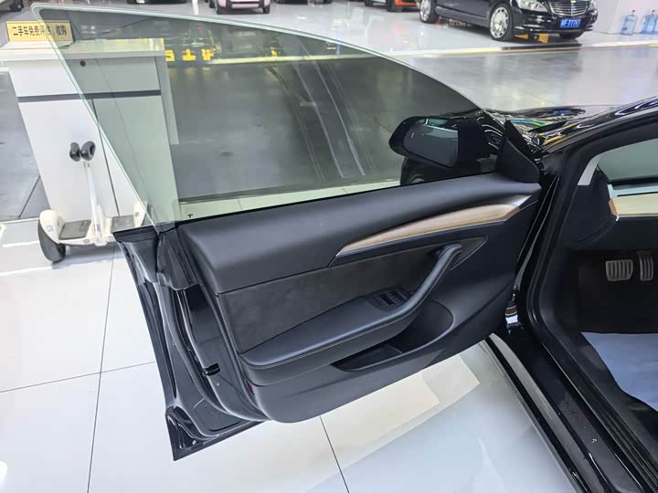 Фото 7 - Tesla Model 3