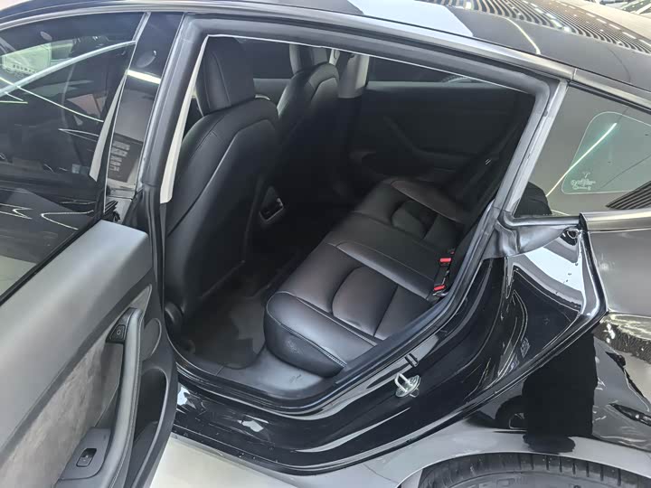 Фото 9 - Tesla Model 3