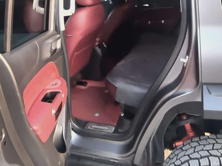 Фото 9 - Tank 300