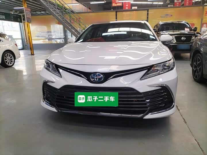 Фото 3 - Toyota Camry
