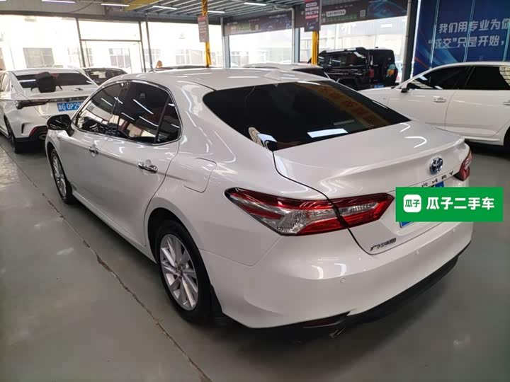 Фото 5 - Toyota Camry