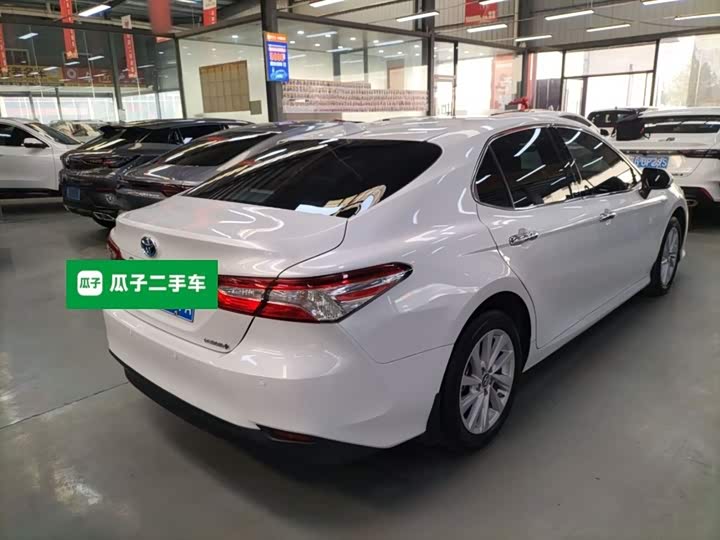 Фото 7 - Toyota Camry
