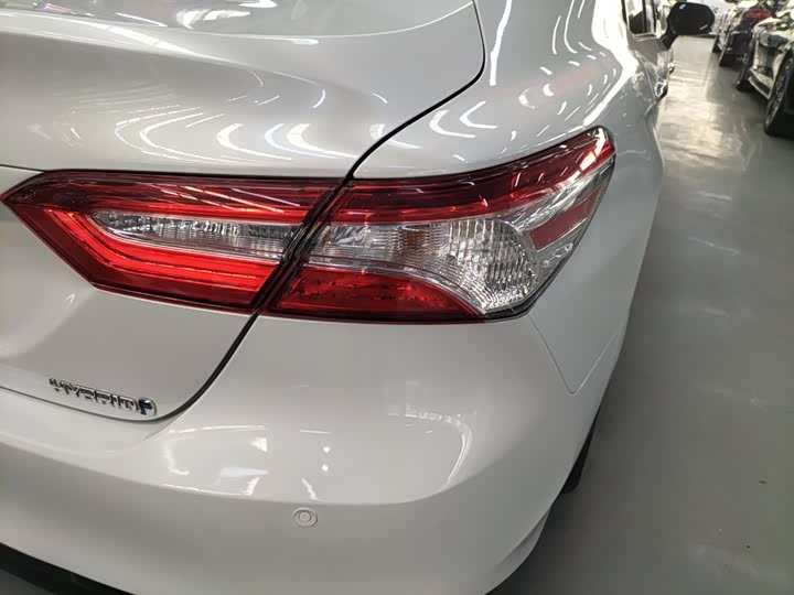 Фото 8 - Toyota Camry