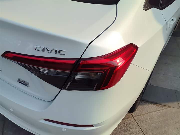 Фото 8 - Honda Civic