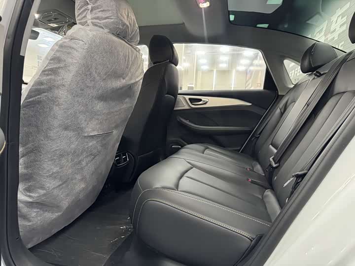 Фото 8 - Roewe i6 Max EV