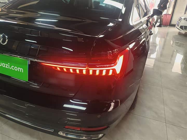 Фото 8 - Audi A6L