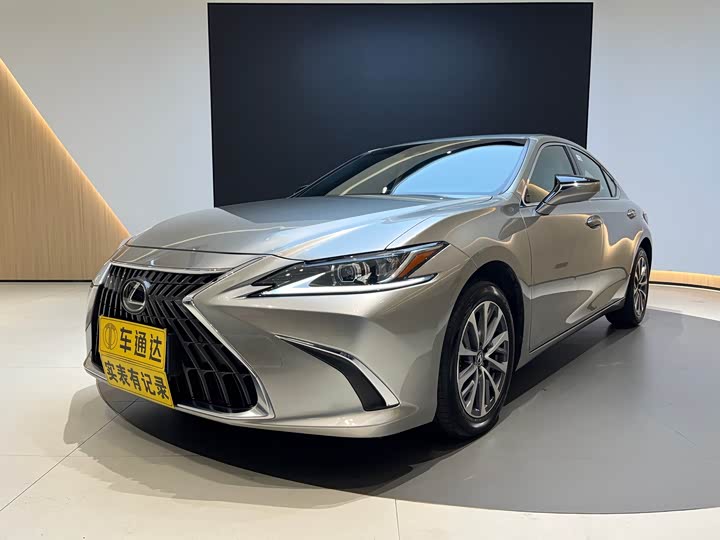 Фото 2 - Lexus ES