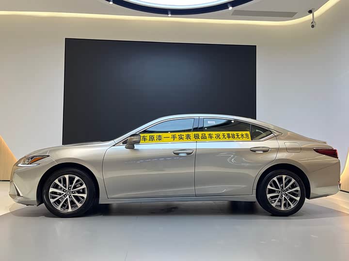 Фото 3 - Lexus ES