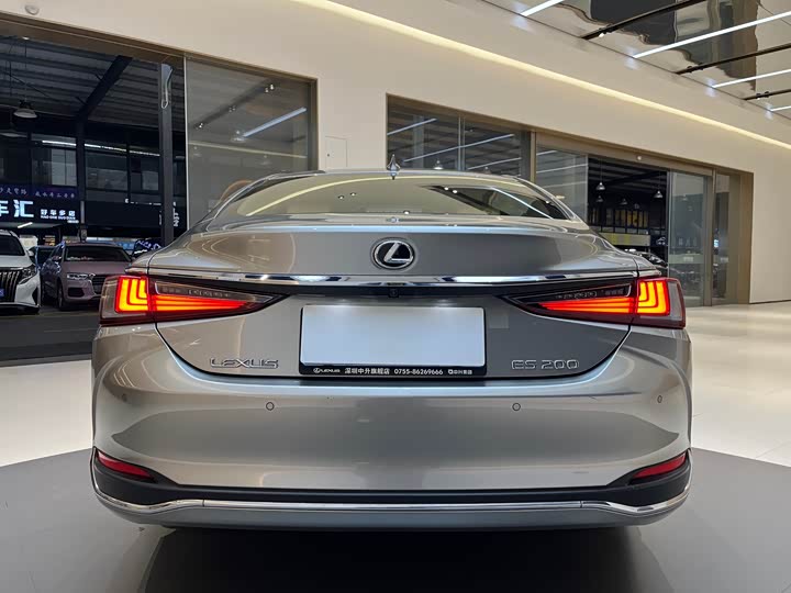 Фото 5 - Lexus ES