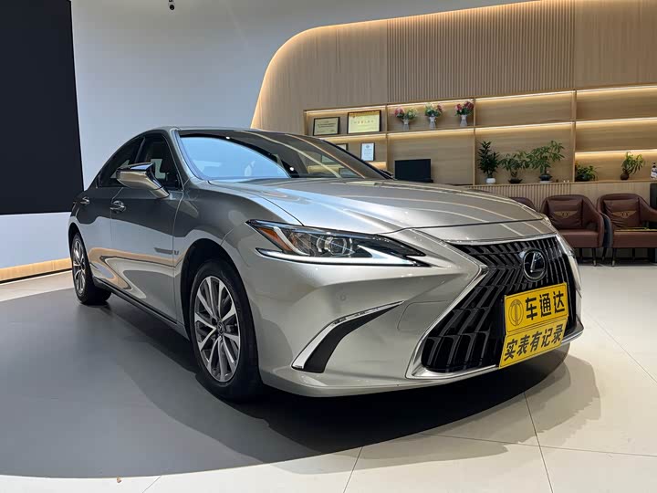 Фото 7 - Lexus ES