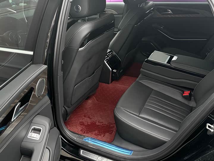 Фото 8 - Hongqi H9