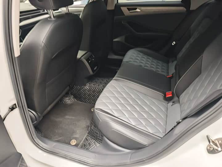 Фото 5 - Volkswagen Sagitar L