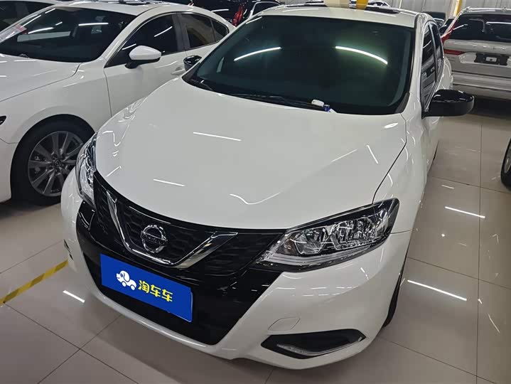 Фото 2 - Nissan Tiida