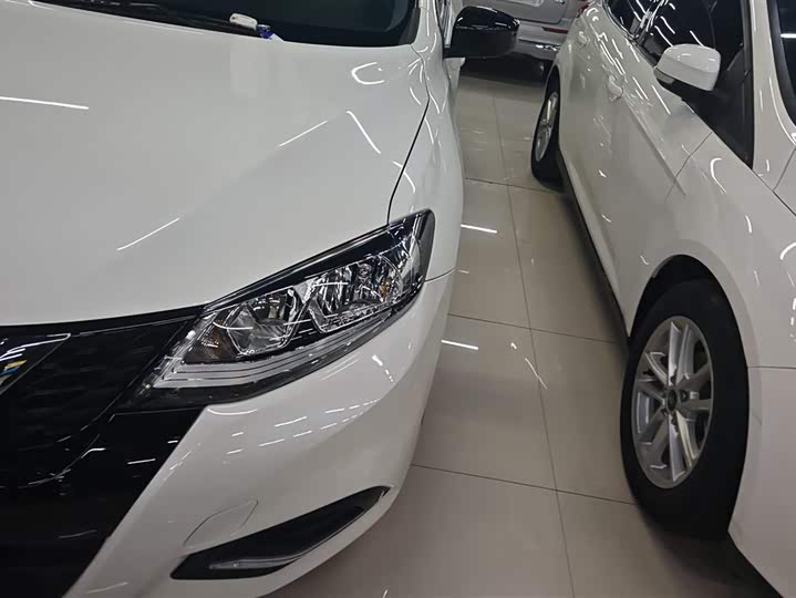 Фото 5 - Nissan Tiida