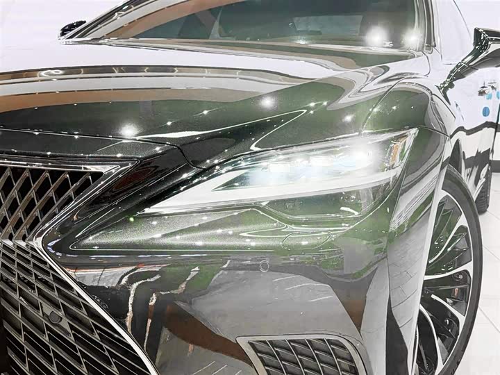 Фото 6 - Lexus LS