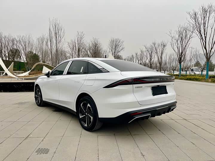 Фото 7 - Geely Galaxy L6