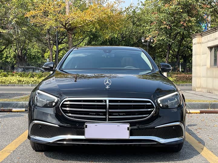 Фото 2 - Mercedes-Benz E-Class