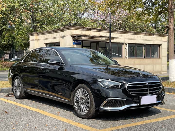 Фото 3 - Mercedes-Benz E-Class