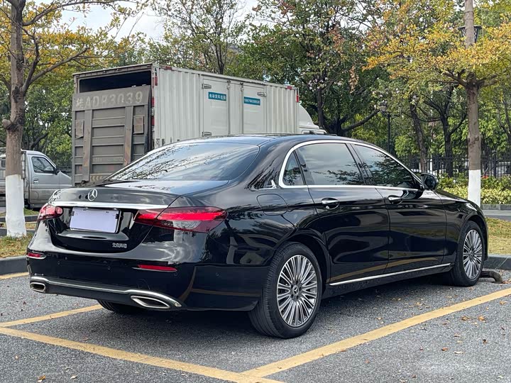 Фото 4 - Mercedes-Benz E-Class