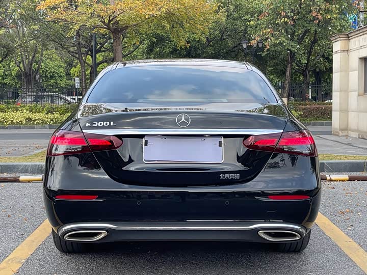 Фото 5 - Mercedes-Benz E-Class