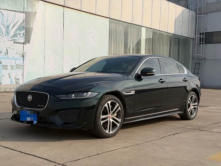 Фото 1 - Jaguar XE L