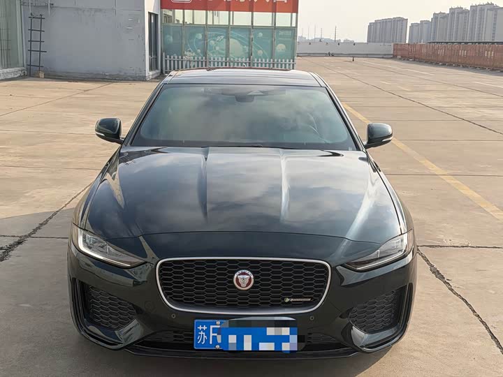 Фото 2 - Jaguar XE L