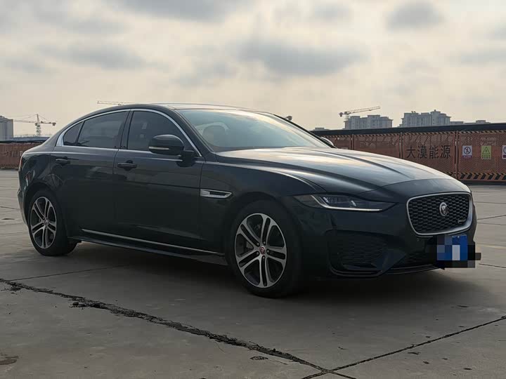 Фото 3 - Jaguar XE L