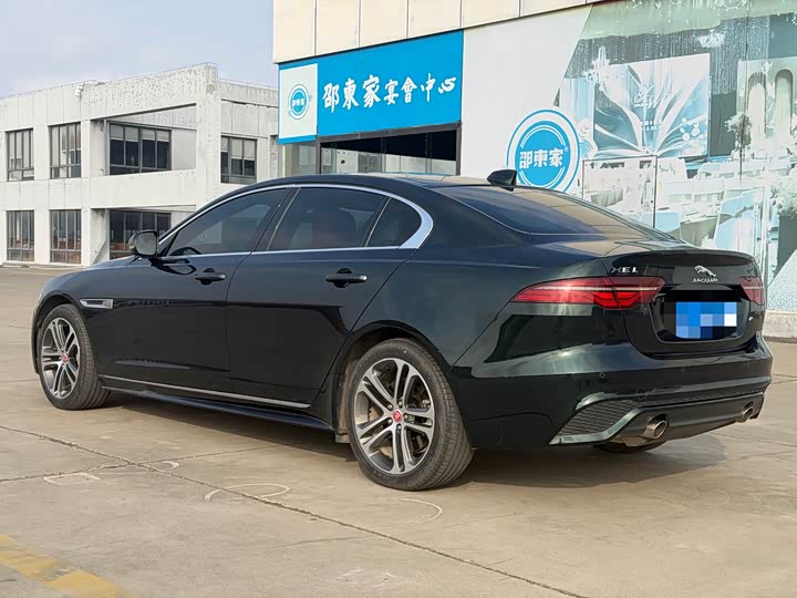 Фото 4 - Jaguar XE L