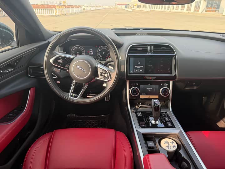 Фото 8 - Jaguar XE L