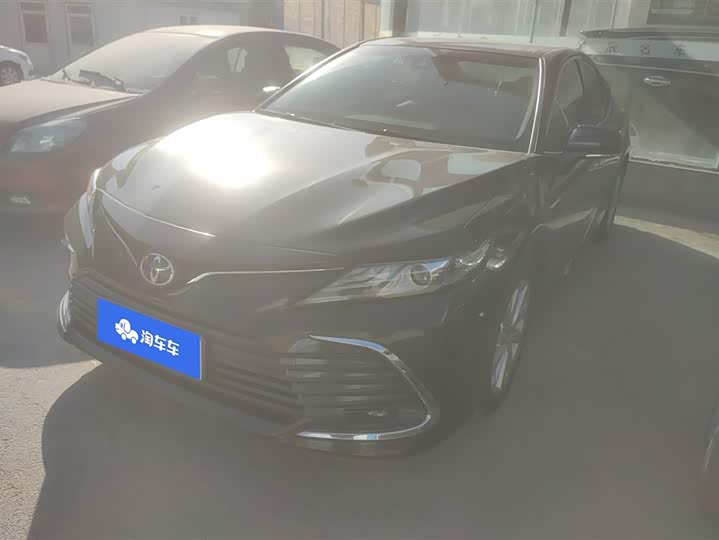 Фото 1 - Toyota Camry