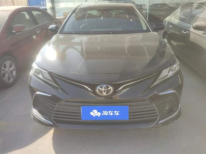 Фото 2 - Toyota Camry