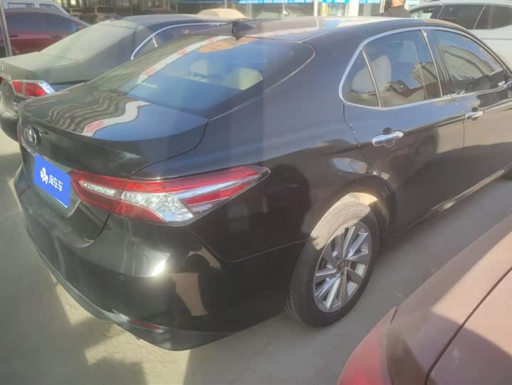 Фото 3 - Toyota Camry