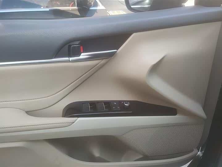 Фото 7 - Toyota Camry