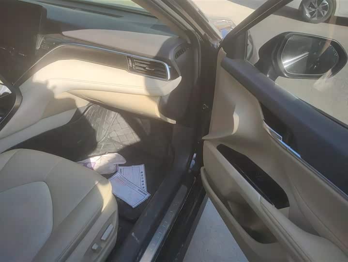 Фото 8 - Toyota Camry