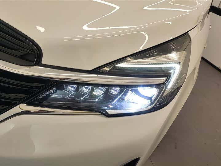 Фото 5 - Buick GL8 ES