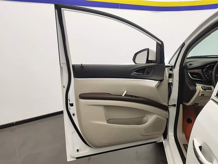 Фото 7 - Buick GL8 ES