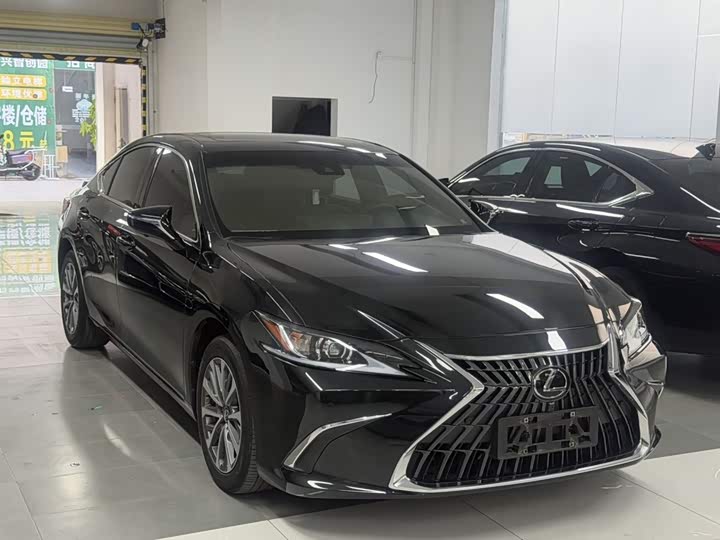 Фото 3 - Lexus ES