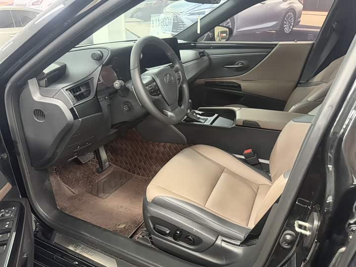 Фото 4 - Lexus ES