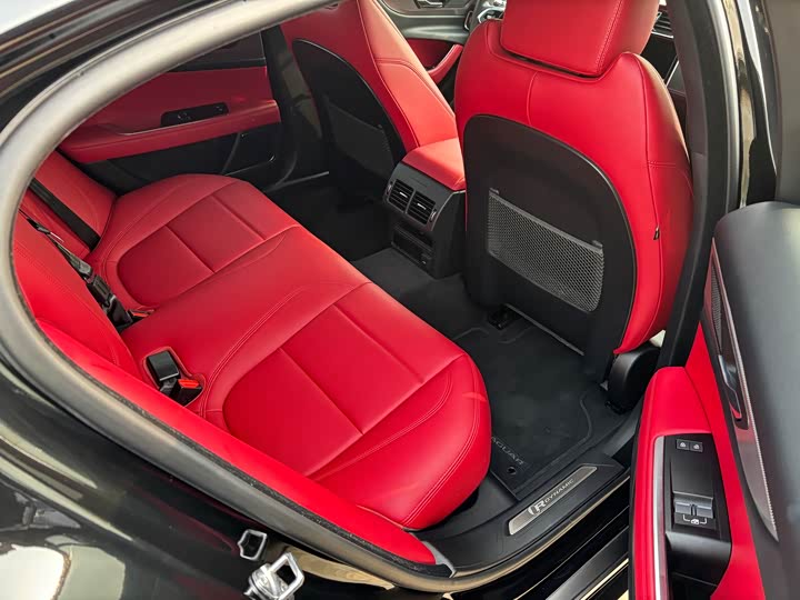 Фото 4 - Jaguar XE L