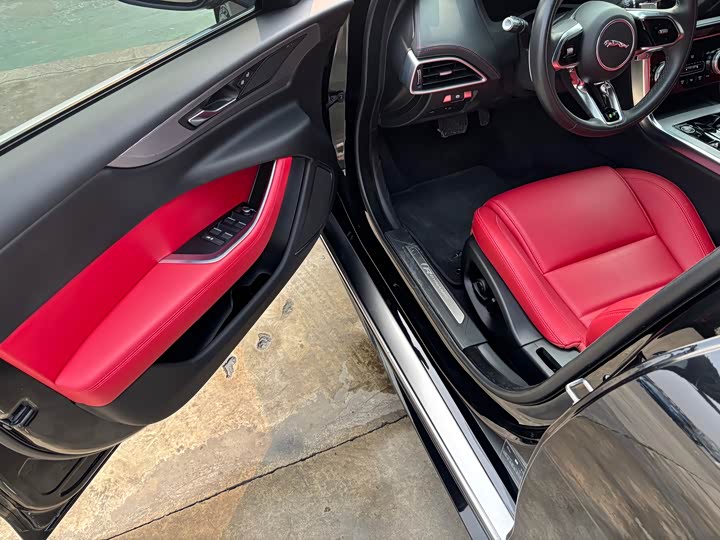 Фото 6 - Jaguar XE L