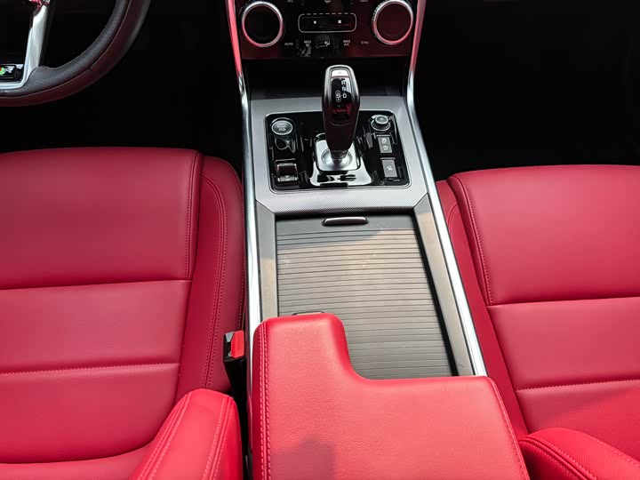 Фото 8 - Jaguar XE L