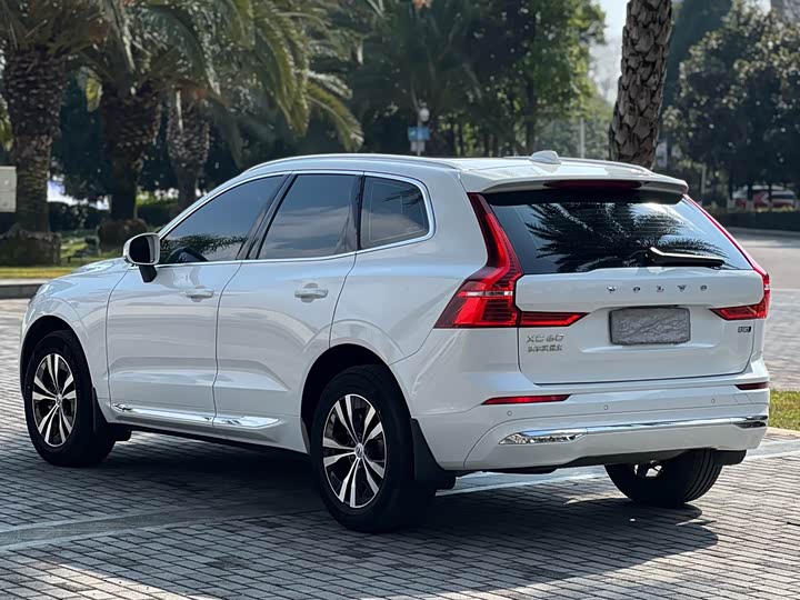 Фото 9 - Volvo XC60