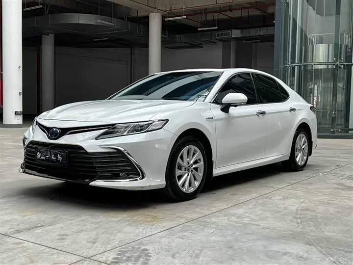 Фото 1 - Toyota Camry