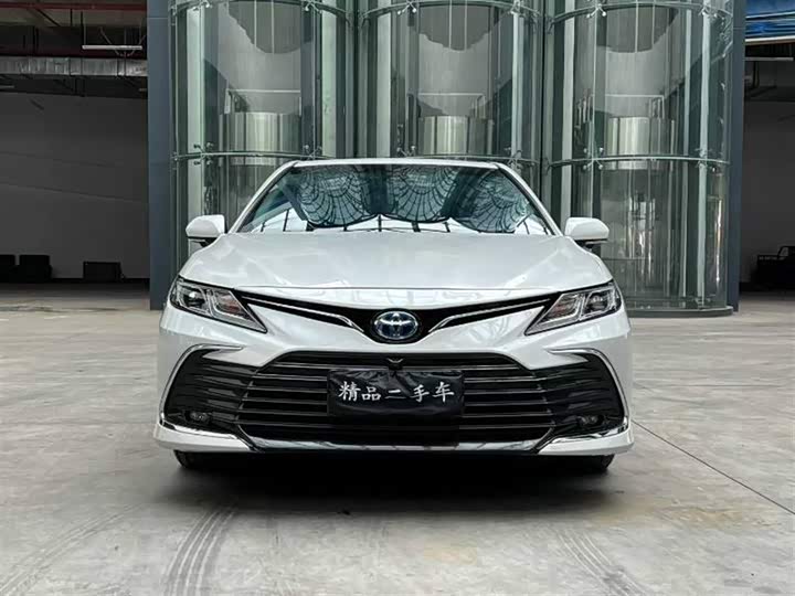 Фото 2 - Toyota Camry