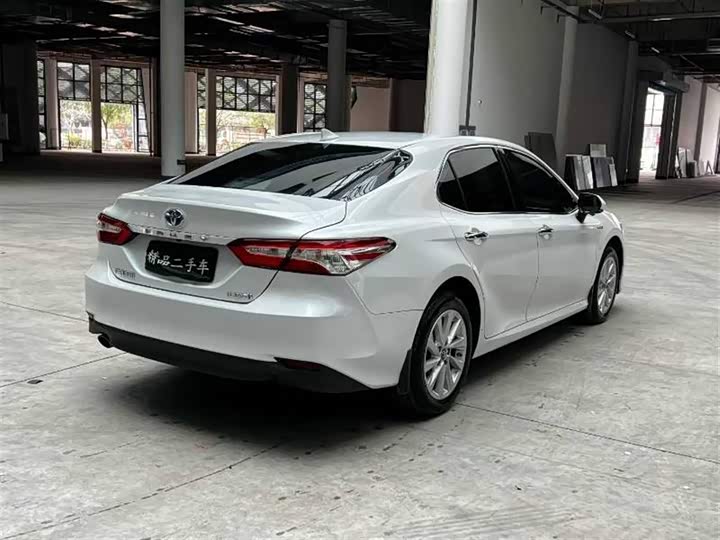 Фото 9 - Toyota Camry