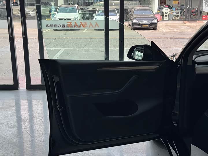 Фото 4 - Tesla Model Y