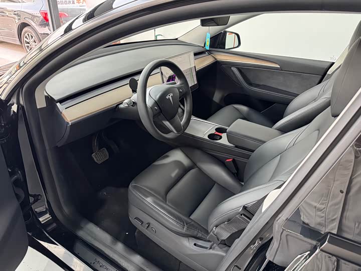 Фото 6 - Tesla Model Y