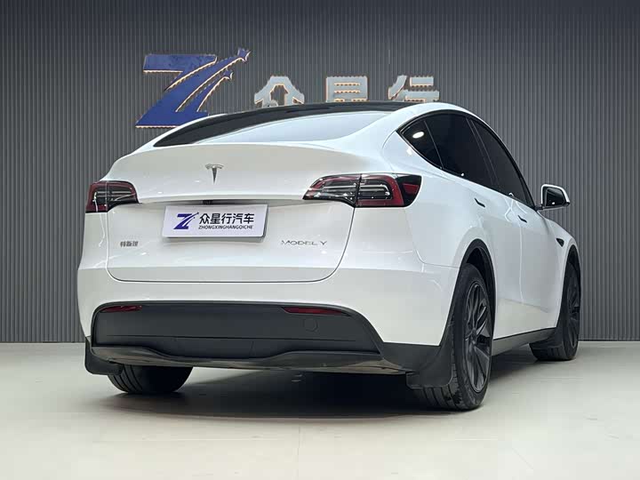 Фото 4 - Tesla Model Y